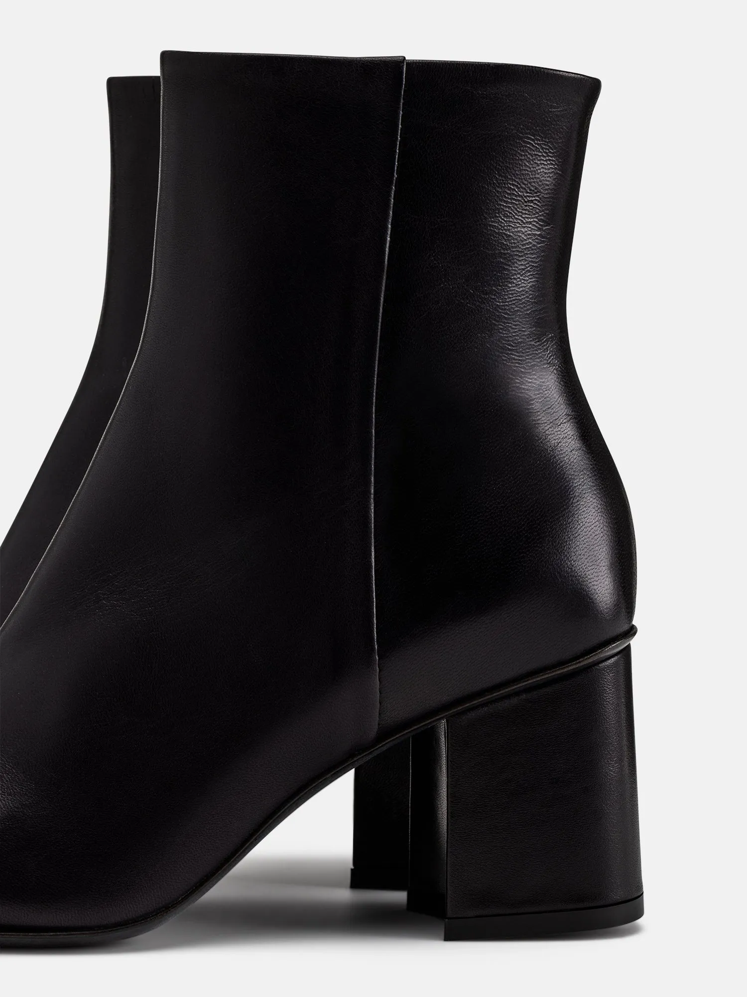 The Livi Black - Final Sale